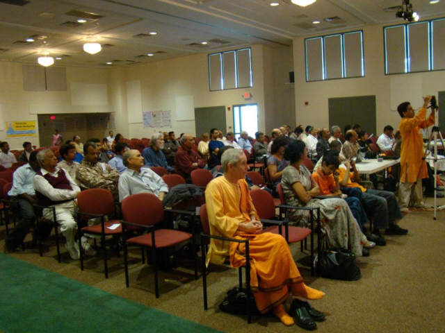Audience present for Hinduism Summit in Chicago
